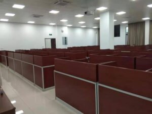 adjustable screen table (10)