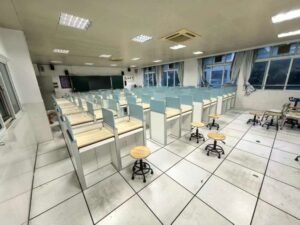 adjustable screen table (2)